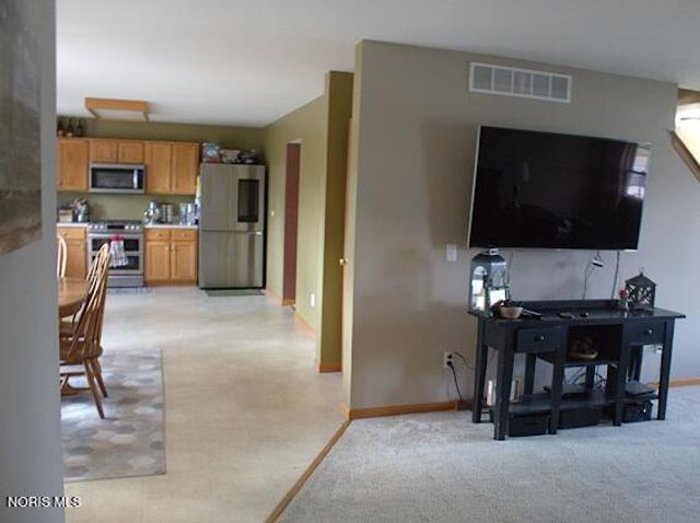 5701 Blue Grass Drive, Walbridge, OH 43465
