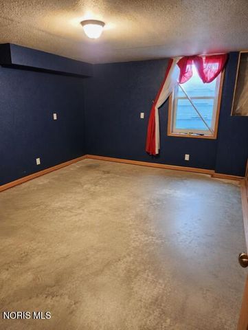 5701 Blue Grass Drive, Walbridge, OH 43465