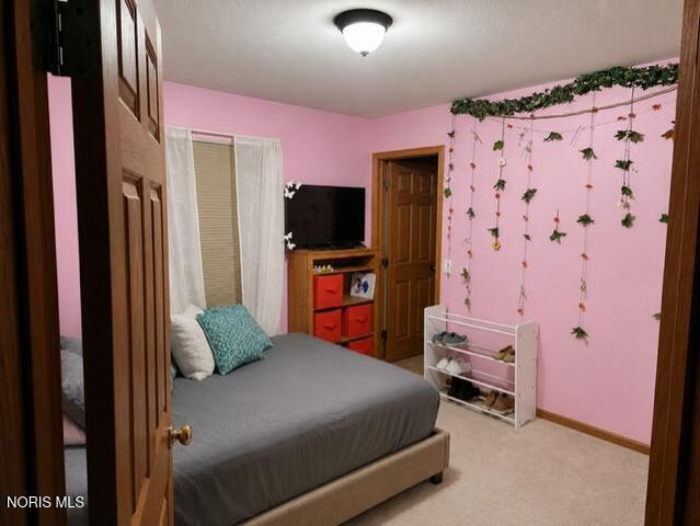 5701 Blue Grass Drive, Walbridge, OH 43465