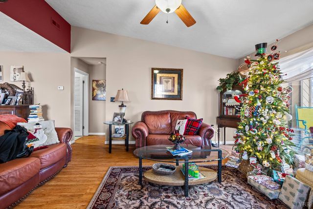 208 Manor Drive, Forest, VA 24551