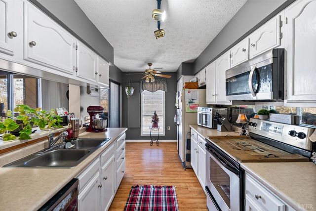 208 Manor Drive, Forest, VA 24551