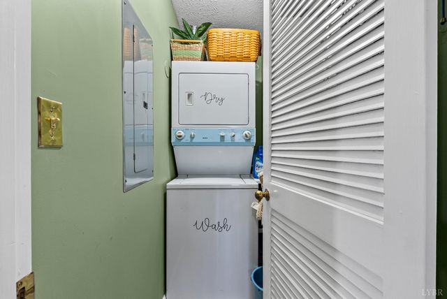 208 Manor Drive, Forest, VA 24551