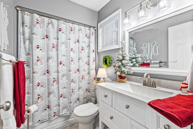 208 Manor Drive, Forest, VA 24551