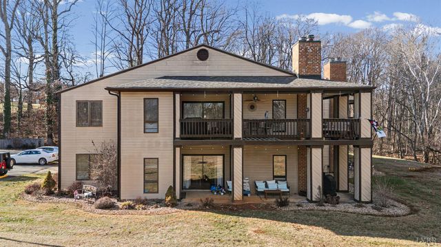 208 Manor Drive, Forest, VA 24551