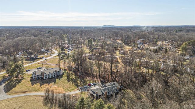 208 Manor Drive, Forest, VA 24551