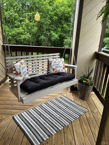 208 Manor Drive, Forest, VA 24551