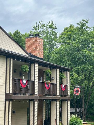 208 Manor Drive, Forest, VA 24551