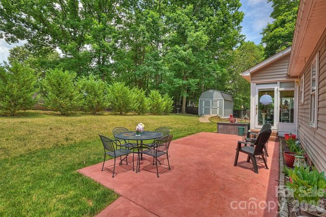 1302 Laurel Woods Drive, Gastonia, NC 28052