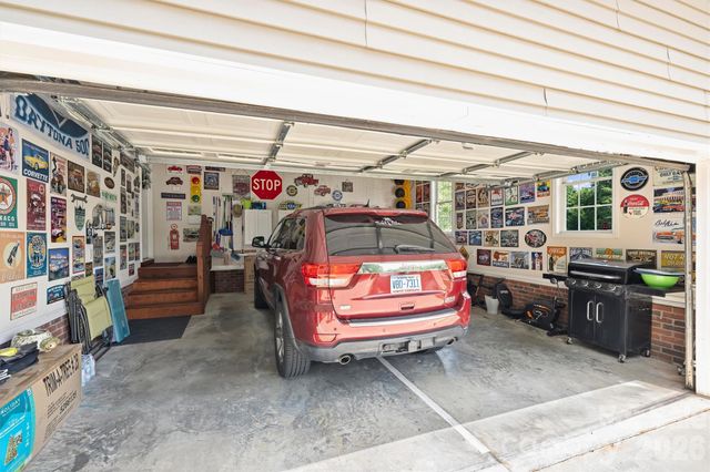 1302 Laurel Woods Drive, Gastonia, NC 28052