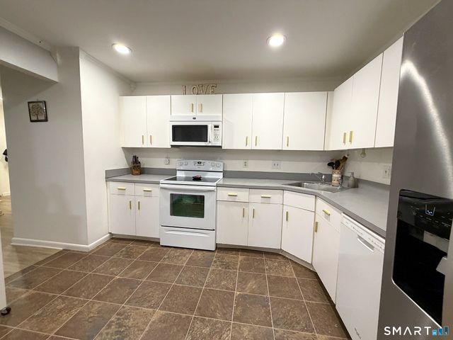 97 Richards Avenue D9, Norwalk, CT 06854