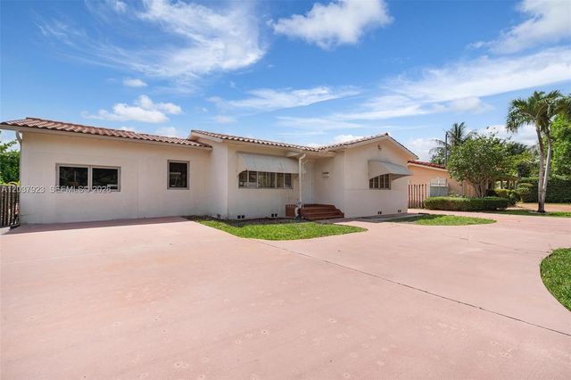 241 Hammond Dr, Miami Springs, FL 33166