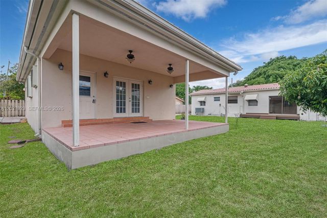 241 Hammond Dr, Miami Springs, FL 33166