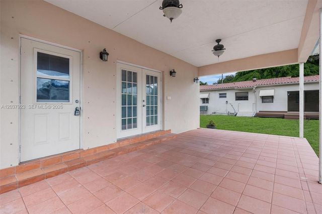 241 Hammond Dr, Miami Springs, FL 33166