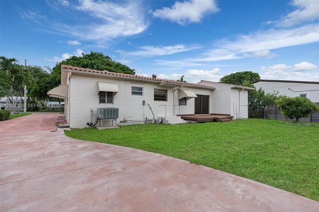 241 Hammond Dr, Miami Springs, FL 33166