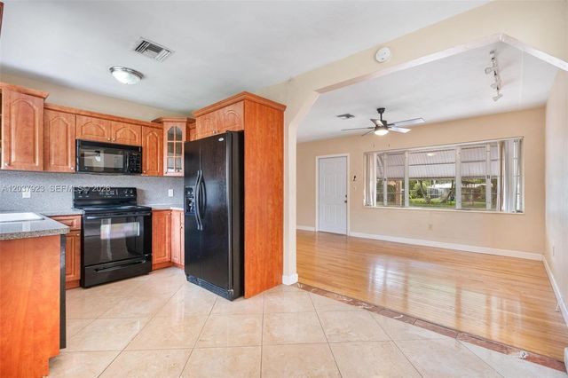 241 Hammond Dr, Miami Springs, FL 33166