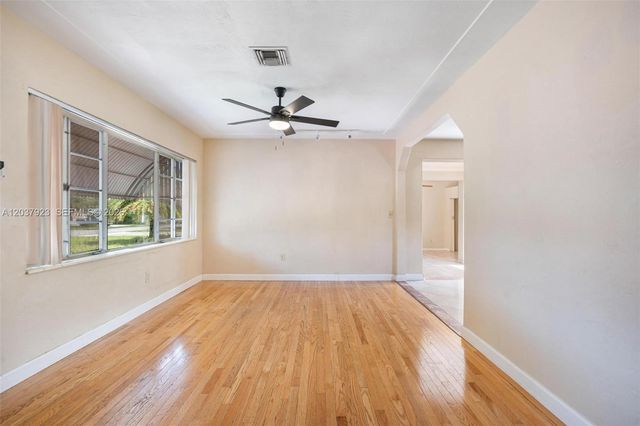 241 Hammond Dr, Miami Springs, FL 33166