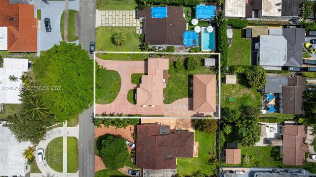241 Hammond Dr, Miami Springs, FL 33166