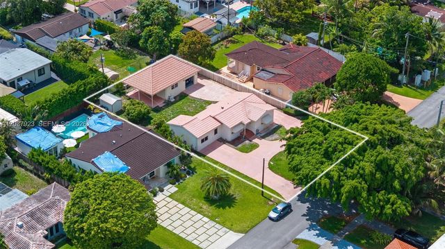 241 Hammond Dr, Miami Springs, FL 33166