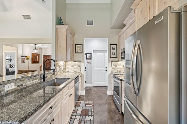 106 Kahuku CT, Bastrop, TX 78602