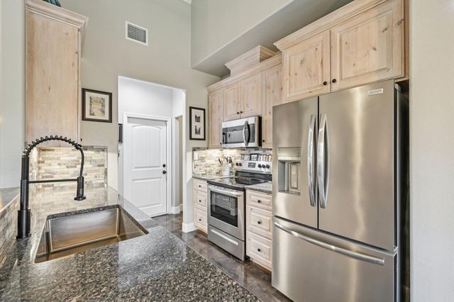 106 Kahuku CT, Bastrop, TX 78602