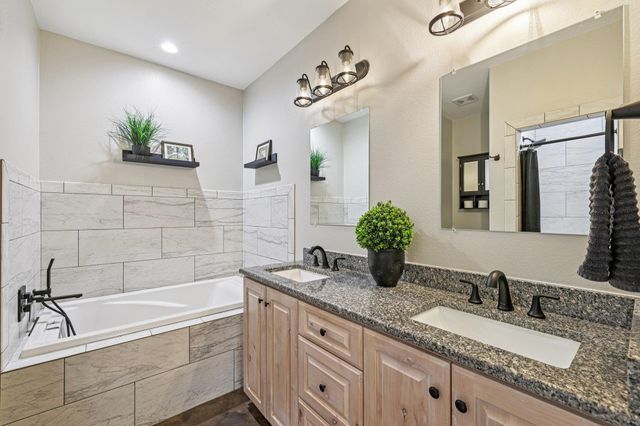 106 Kahuku CT, Bastrop, TX 78602