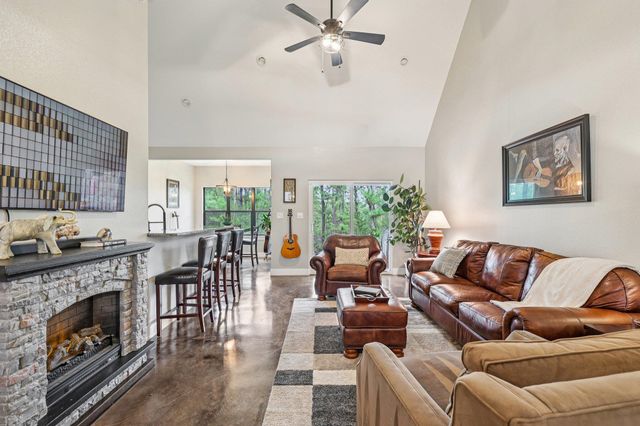 106 Kahuku CT, Bastrop, TX 78602