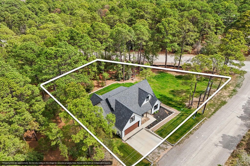 106 Kahuku CT, Bastrop, TX 78602