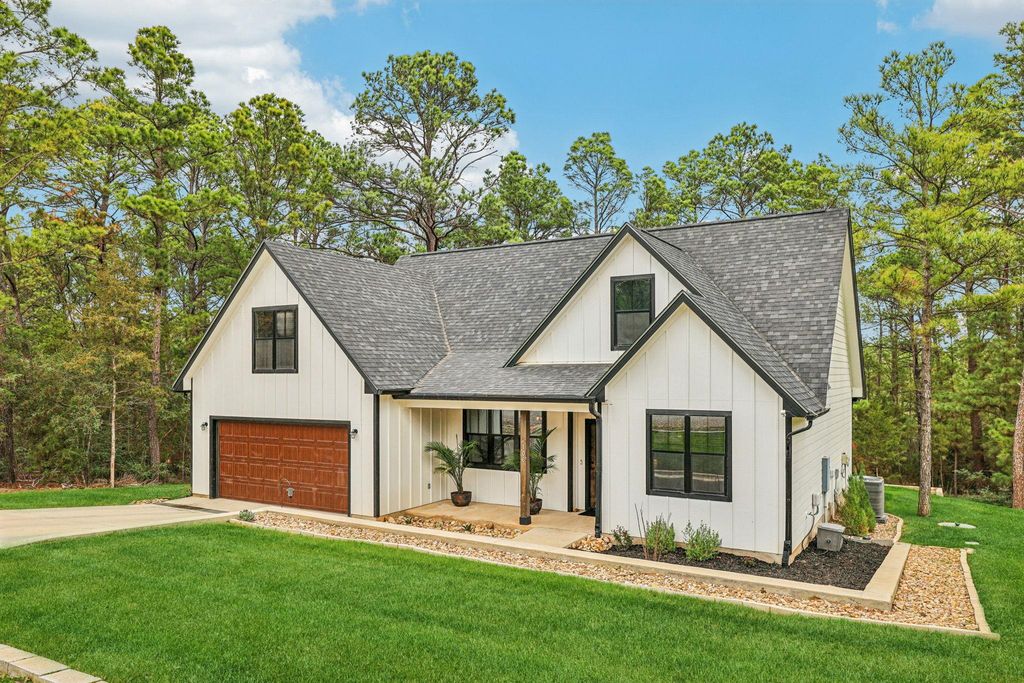 106 Kahuku CT, Bastrop, TX 78602