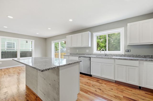 193 Hancock St, Springfield, MA 01109