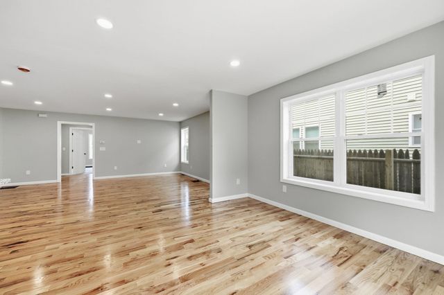 193 Hancock St, Springfield, MA 01109