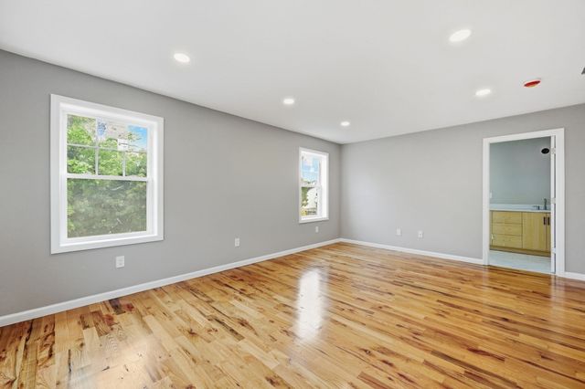 193 Hancock St, Springfield, MA 01109