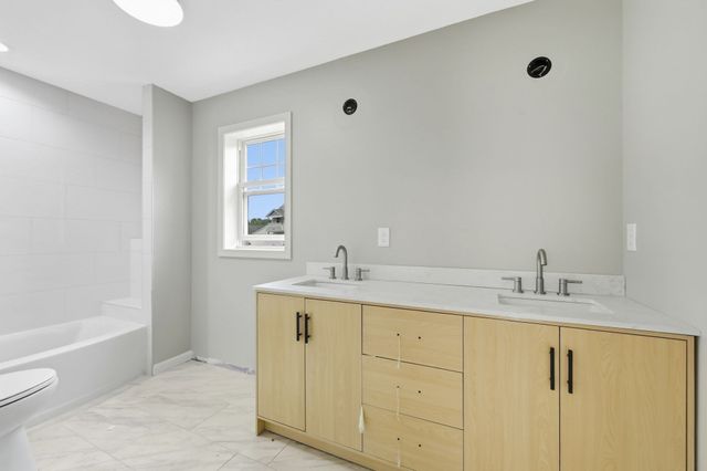 193 Hancock St, Springfield, MA 01109