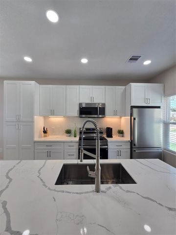 711 Rosedale Street, La Marque, TX 77568