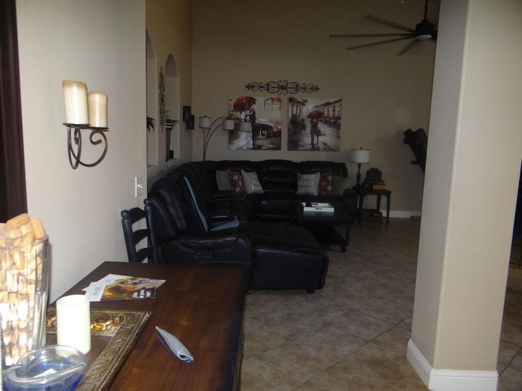 Image 13 of property listing at 5550 N Cresta Avenue, Fresno, CA 93723