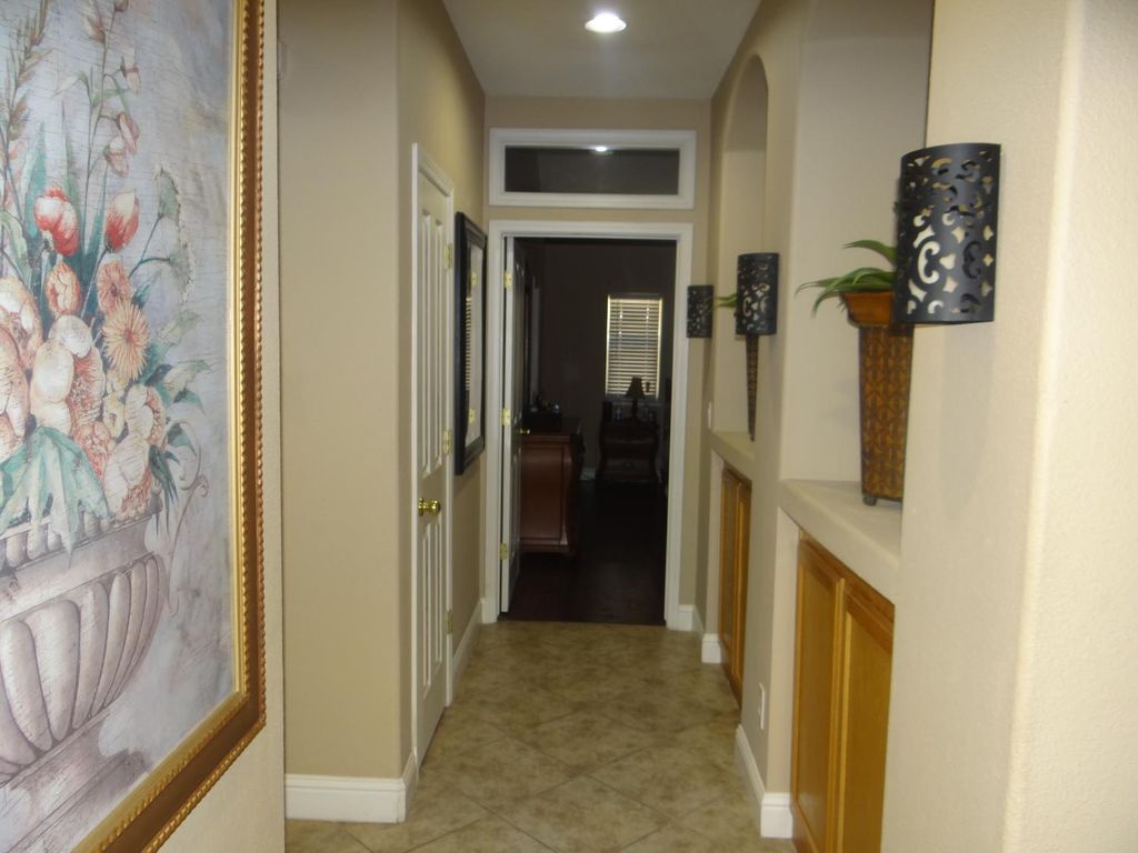 Image 15 of property listing at 5550 N Cresta Avenue, Fresno, CA 93723