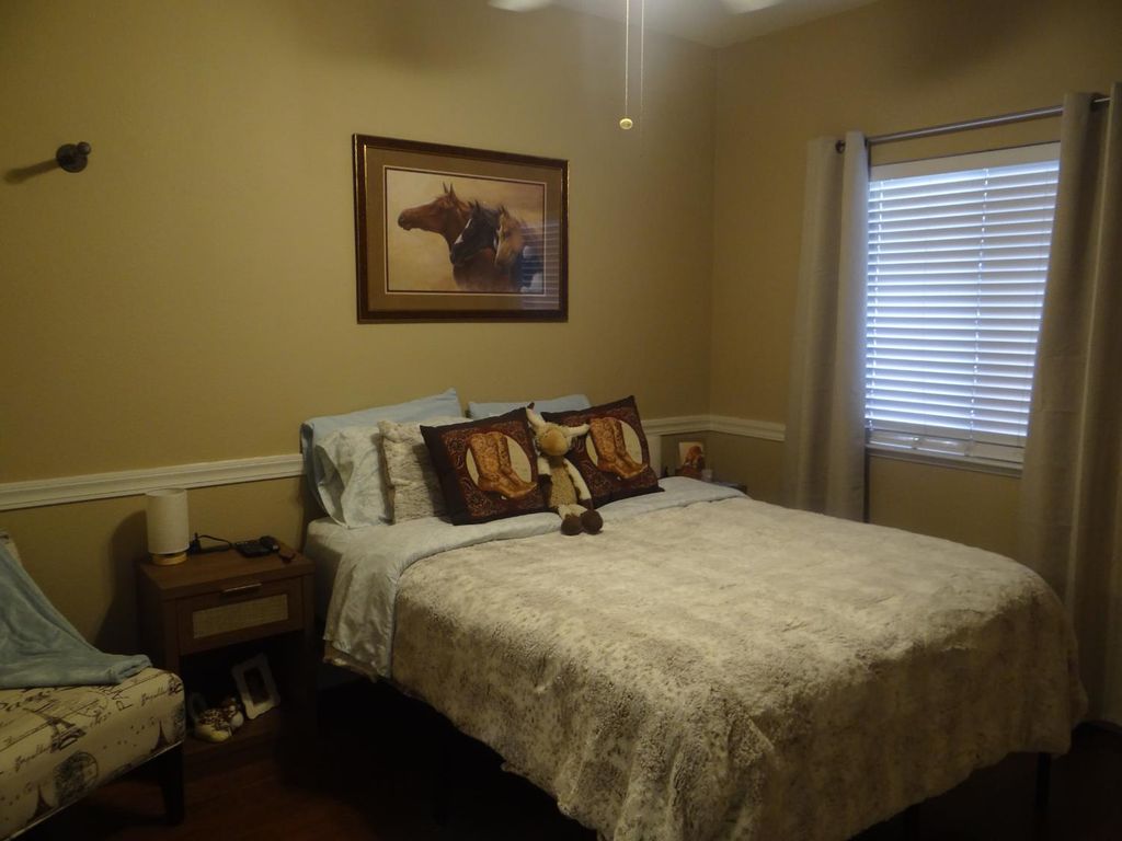 Image 16 of property listing at 5550 N Cresta Avenue, Fresno, CA 93723