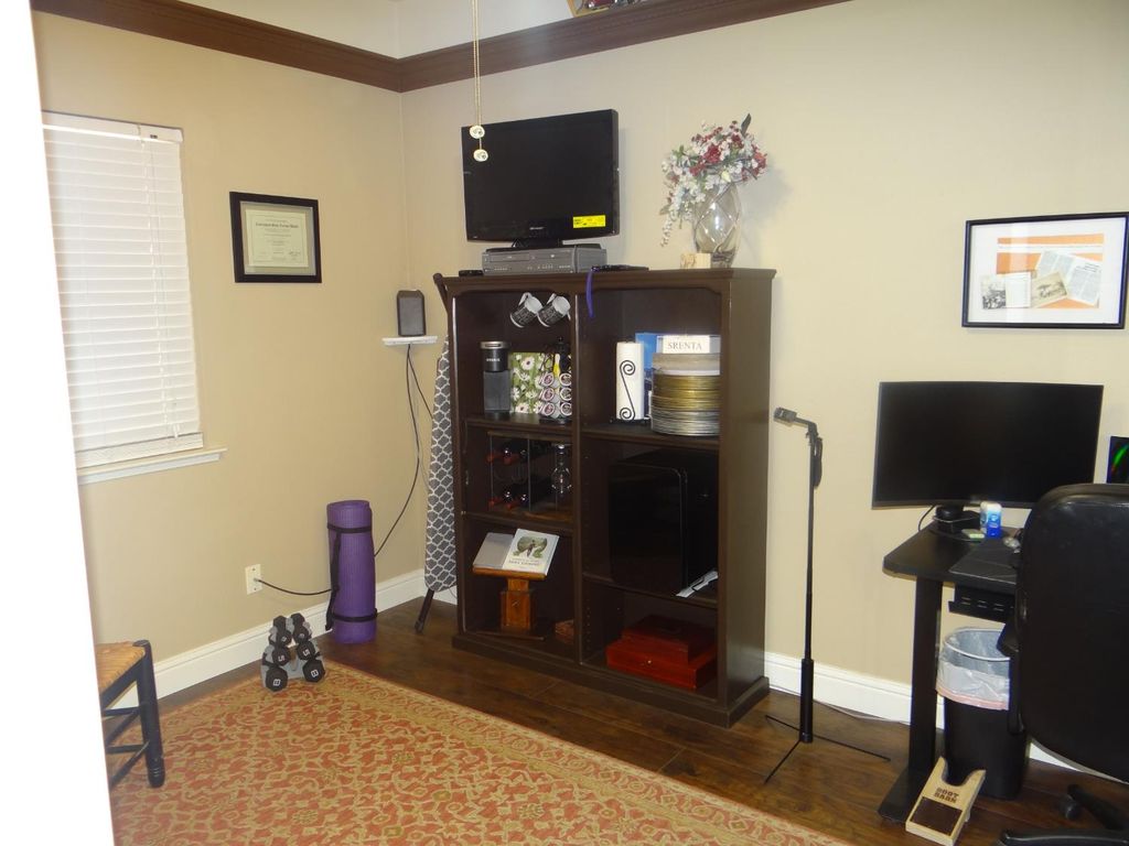 Image 17 of property listing at 5550 N Cresta Avenue, Fresno, CA 93723