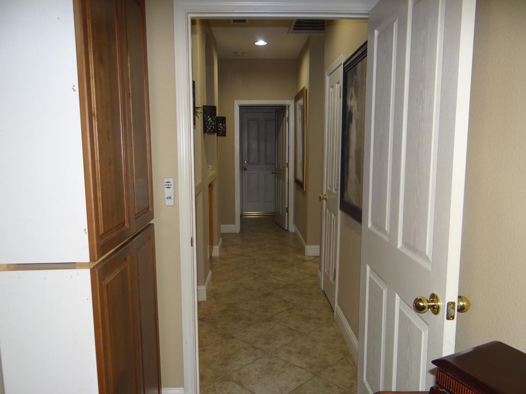 Image 27 of property listing at 5550 N Cresta Avenue, Fresno, CA 93723