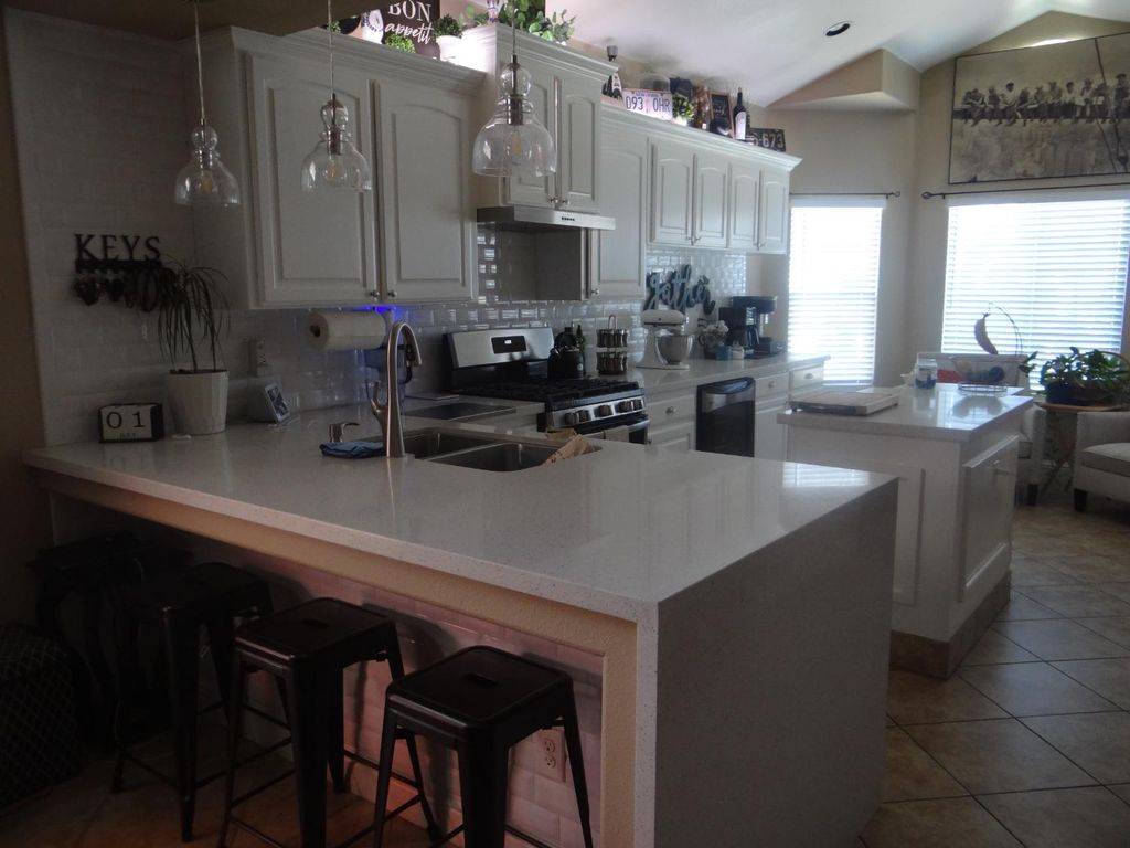 Image 7 of property listing at 5550 N Cresta Avenue, Fresno, CA 93723