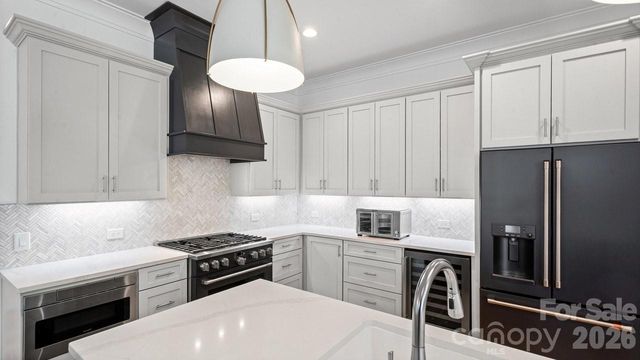 14140 Shelburne Village Drive, Charlotte, NC 28278