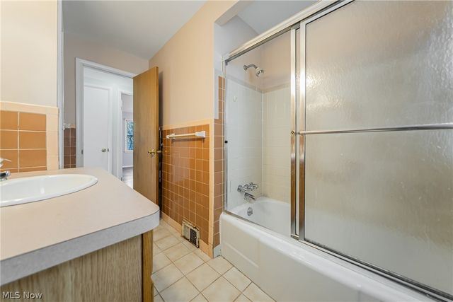 23614 Cedar Road, Beachwood, OH 44122