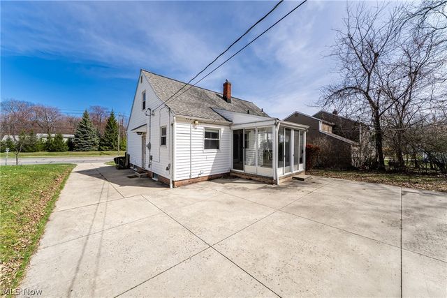 23614 Cedar Road, Beachwood, OH 44122