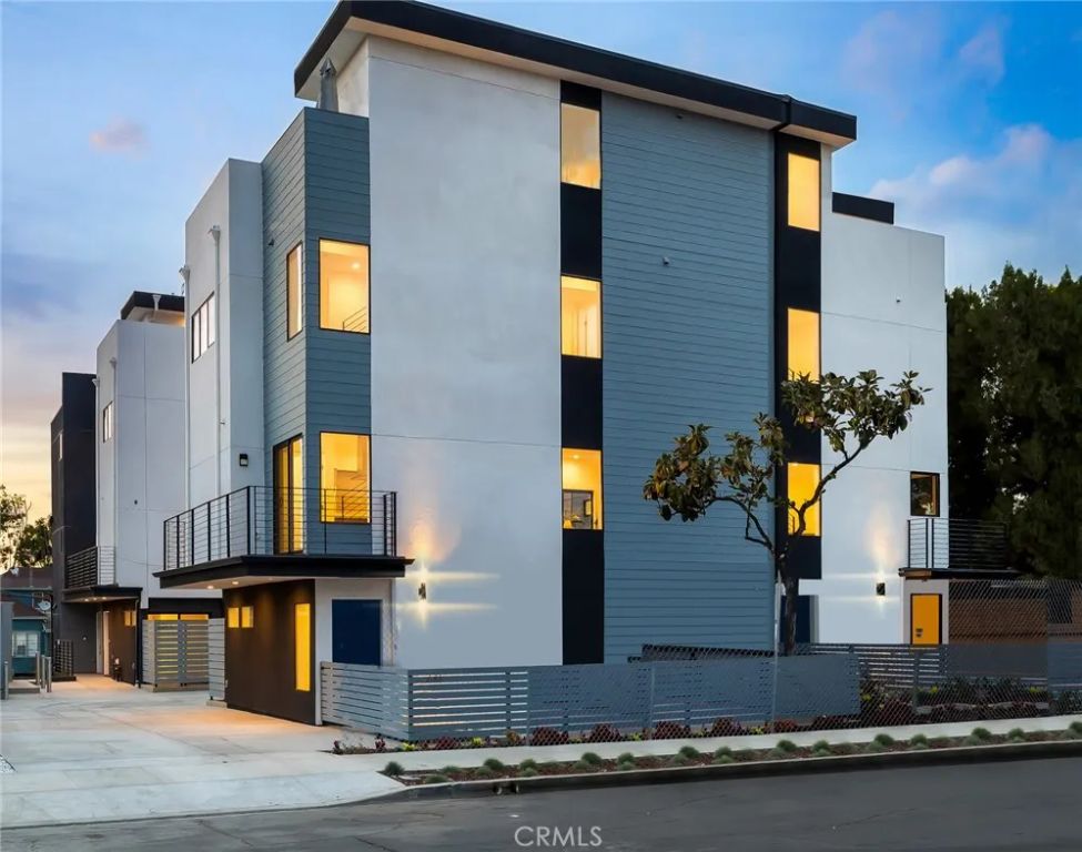 231 N Burlington Avenue, Los Angeles, CA 90026