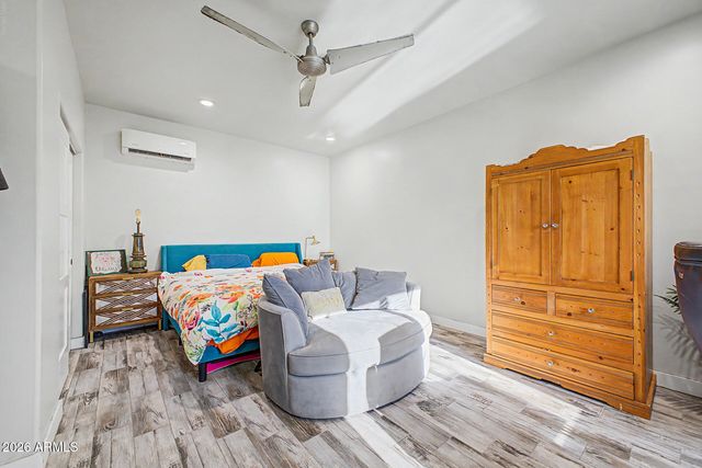 1001 E BELMONT Avenue, Phoenix, AZ 85020