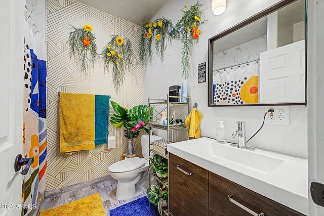 1001 E BELMONT Avenue, Phoenix, AZ 85020