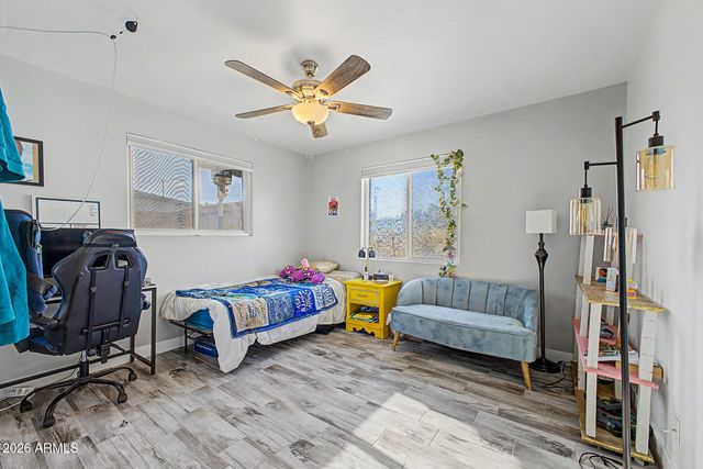 1001 E BELMONT Avenue, Phoenix, AZ 85020