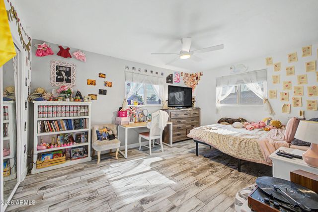 1001 E BELMONT Avenue, Phoenix, AZ 85020