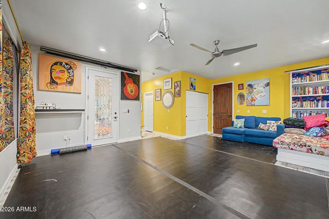 1001 E BELMONT Avenue, Phoenix, AZ 85020