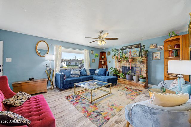 1001 E BELMONT Avenue, Phoenix, AZ 85020