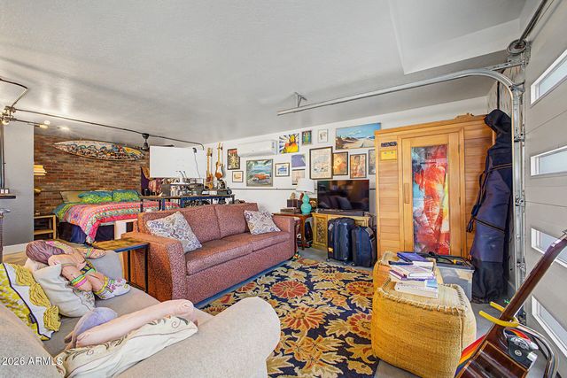 1001 E BELMONT Avenue, Phoenix, AZ 85020